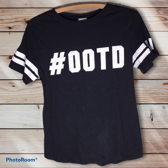 Pink Victoria’s Secret #ootd vintage shirt size XS pink vs top vintage shirt - Picture 2 of 4